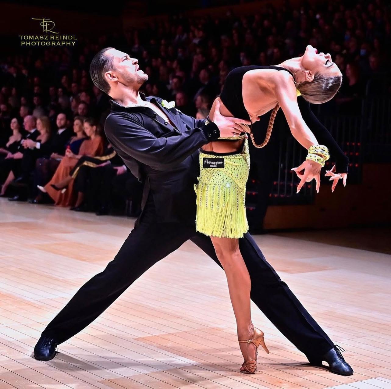 Petrosyan showdance costume — stage lift